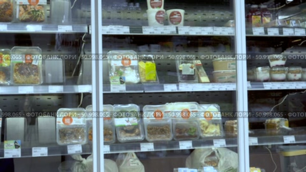 A Display of Freshly Packaged Meals Ready for Selection in a Modern Refrigerator, Showcasing a Variety of Convenient and Healthy Dining Options for Busy Individuals. Стоковое видео, видеограф Владимир Федоров / Фотобанк Лори