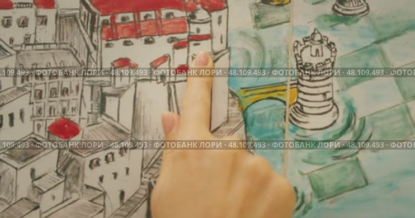 A hand points to a church tower on a mural in a coastal Italian village Atrani. Стоковое видео, видеограф Ольга Сухарева / Фотобанк Лори