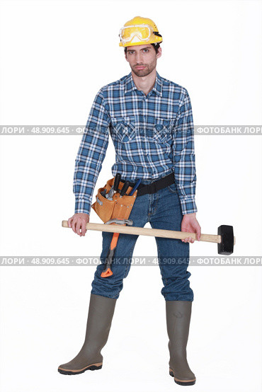 A handyman with a sledgehammer. Стоковое фото, агентство Ingram Publishing / Фотобанк Лори