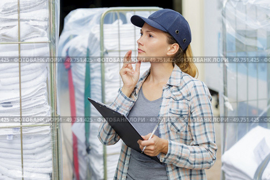 a laundry manager at work. Стоковое фото, агентство Ingram Publishing / Фотобанк Лори