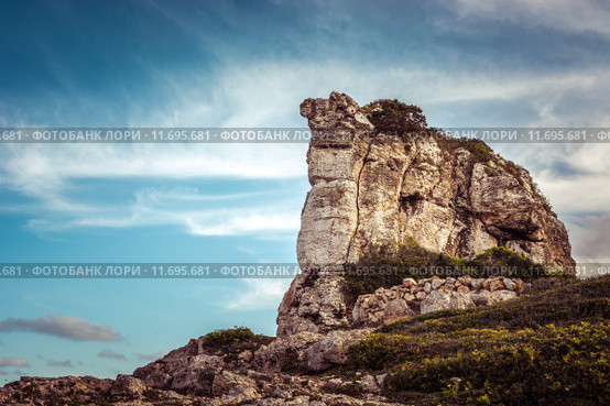 A lonely rock at the seaside of Majorca, Spain. Стоковое фото, фотограф Rüdiger Wittmann / PantherMedia / Фотобанк Лори