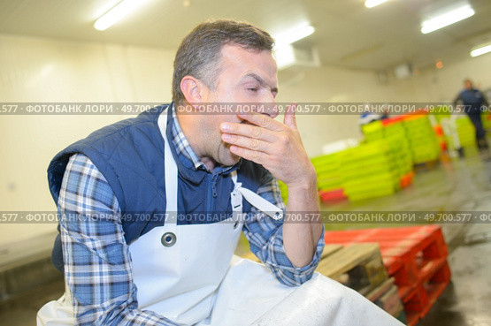a man at work yawning. Стоковое фото, агентство Ingram Publishing / Фотобанк Лори