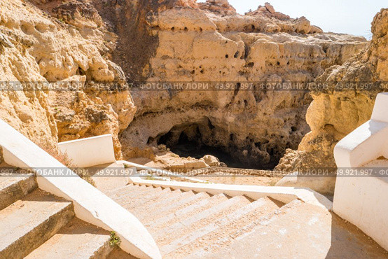 A pool of natural sea water between sandstone cliffs at Algar Seco. Carvoeiro Algarve Portugal. Стоковое фото, агентство Ingram Publishing / Фотобанк Лори