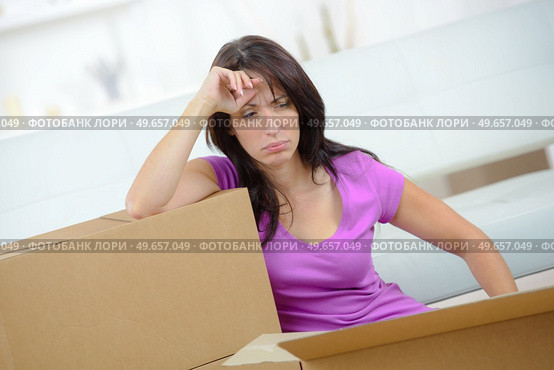 a sad homeowner moving homes. Стоковое фото, агентство Ingram Publishing / Фотобанк Лори