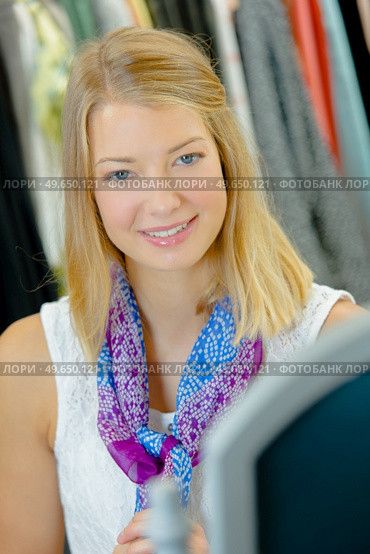 a woman is with scarf. Стоковое фото, агентство Ingram Publishing / Фотобанк Лори