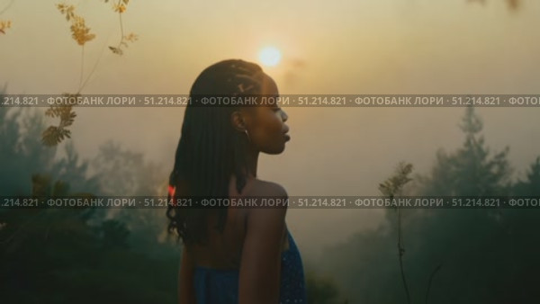 A woman stands still, gazing at the rising sun through a hazy forest, capturing the beauty of a tranquil morning filled with potential. Стоковое AI-видео, аниматор Данила Большаков / Фотобанк Лори