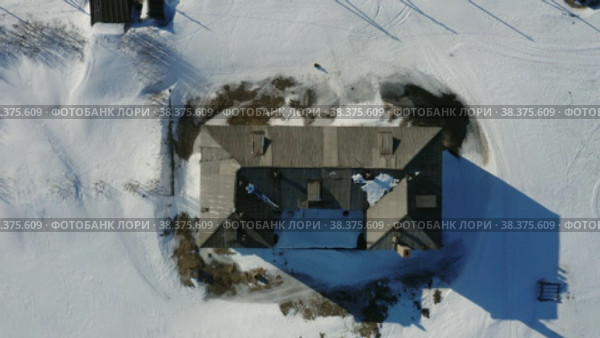 abandoned school in Teriberka, Murmansk, view from drone quadcopter. Стоковое видео, видеограф Николай Титюк / Фотобанк Лори