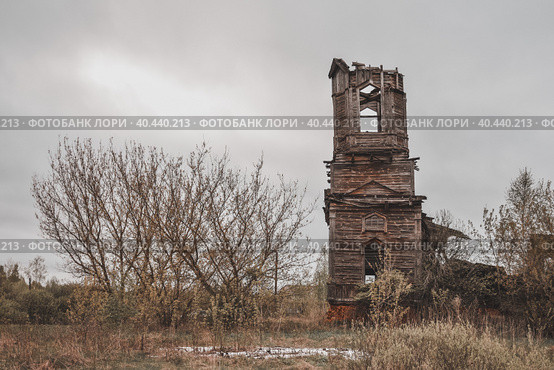 abandoned wooden church, ruined wooden temple, wooden abandonment. Стоковое фото, фотограф Олег Спиридонов / Фотобанк Лори