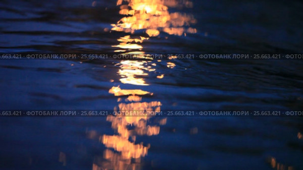 Abstract light movement in dark water. Стоковое видео, видеограф Яна Королёва / Фотобанк Лори