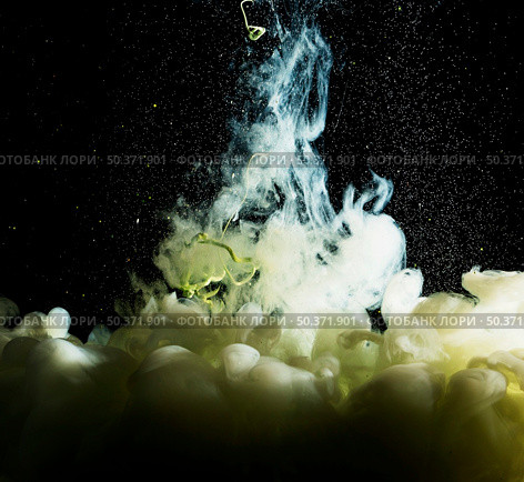 abstract white fog bits darkness. Стоковое фото, агентство Ingram Publishing / Фотобанк Лори