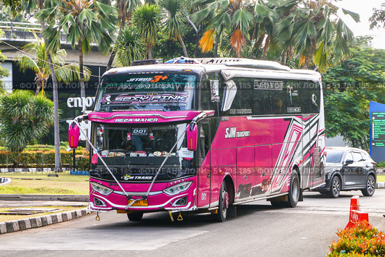 Adi Putro Jetbus. Редакционное фото, фотограф Art Konovalov / Фотобанк Лори