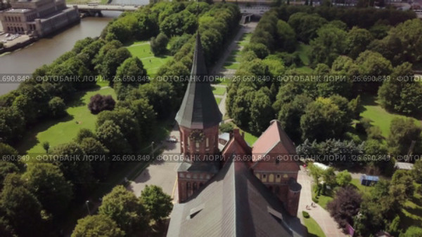 Aerial cityscape of Kant Island in Kaliningrad, Russia. Стоковое видео, видеограф Антон Гвоздиков / Фотобанк Лори
