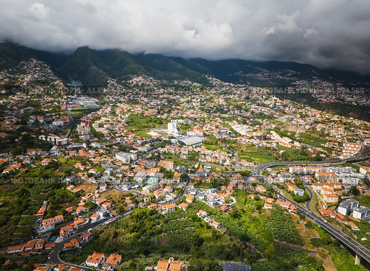 Aerial drone view of Funchal town, Madeira, Portugal (2024 год). Стоковое фото, фотограф Дмитрий Рухленко / Фотобанк Лори