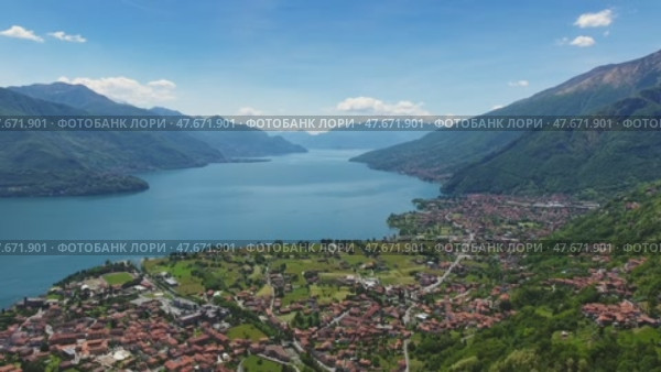 Aerial landscape on Como lake in Italy (2023 год). Стоковое видео, видеограф Михаил Коханчиков / Фотобанк Лори