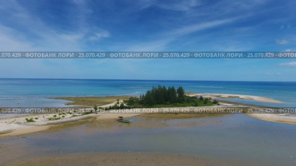 Aerial video of cape and sea in Khao Lak. Стоковое видео, видеограф Михаил Коханчиков / Фотобанк Лори