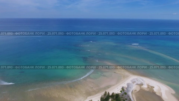 Aerial video of cape and sea in Khao Lak. Стоковое видео, видеограф Михаил Коханчиков / Фотобанк Лори