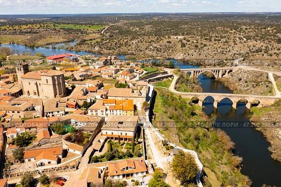 Aerial view of old Spanish walled township of Ledesma. Стоковое фото, фотограф Яков Филимонов / Фотобанк Лори