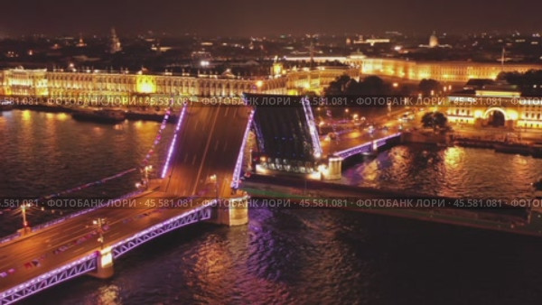 Aerial view of Palace bridge in St. Petersburg (2019 год). Стоковое видео, видеограф Михаил Коханчиков / Фотобанк Лори