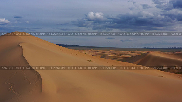 Aerial view of sand dunes in desert at sunset. Стоковое фото, фотограф Михаил Коханчиков / Фотобанк Лори