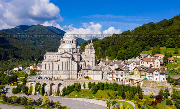Aerial view of the Cristo Re Church in Messina, Italy. Стоковое фото, фотограф Яков Филимонов / Фотобанк Лори