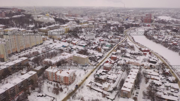 Aerial view of the Intercession Bishop Cathedral and residental quarters in winter in city Penza, Russia. Стоковое видео, видеограф Яков Филимонов / Фотобанк Лори