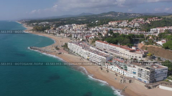 Aerial view of the seaside resort town of San Paul de Mar in Catalonia, Spain. Стоковое видео, видеограф Яков Филимонов / Фотобанк Лори