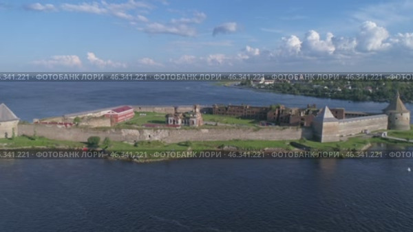Aerial view on fortress Oreshek, Leningrad region (2018 год). Стоковое видео, видеограф Михаил Коханчиков / Фотобанк Лори