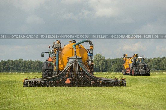 Agricultural machinery in agricultural fair. Стоковое фото, агентство Ingram Publishing / Фотобанк Лори