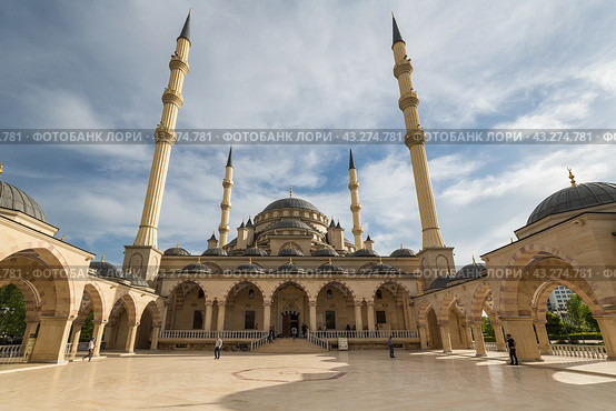 Akhmad Kadyrov Mosque (2021 год). Редакционное фото, фотограф Юлия Белоусова / Фотобанк Лори