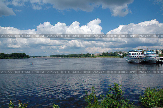 Акватория Волги и круизные теплоходы. Углич. (2005 год). Стоковое фото, фотограф Алексей Зарубин / Фотобанк Лори