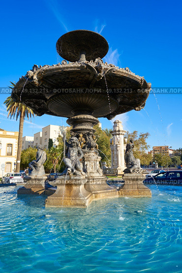 Alameda Albereda fountain of 1878 in Valencia of Spain. Стоковое фото, агентство Ingram Publishing / Фотобанк Лори