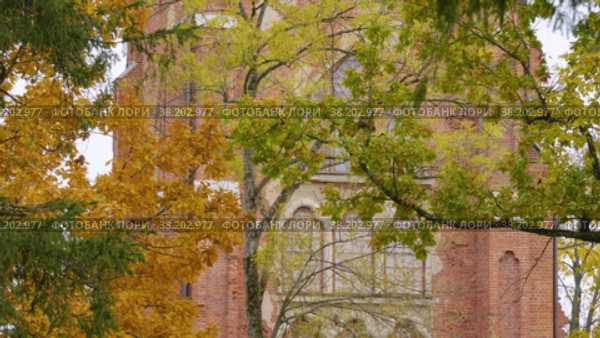 Александровский парк (Царское Село). Павильон Шапель. Alexander Park (Tsarskoye Selo). The Chapelle Pavilion. (2021 год). Редакционное видео, видеограф Евгений Романов / Фотобанк Лори