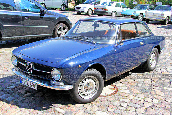 Alfa Romeo GT 1300 Junior (2014 год). Редакционное фото, фотограф Art Konovalov / Фотобанк Лори