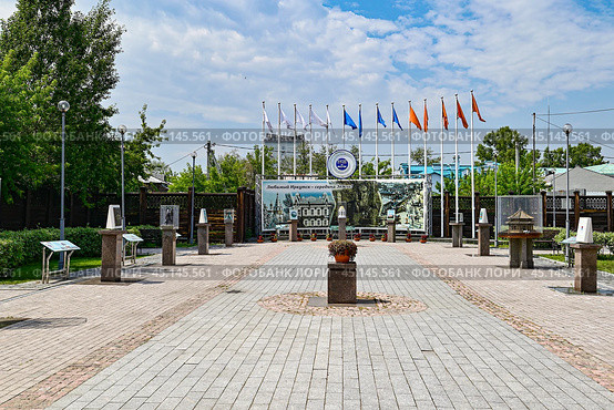 Аллея городов-побратимов. Город Иркутск (2024 год). Редакционное фото, фотограф Александр Тараканов / Фотобанк Лори