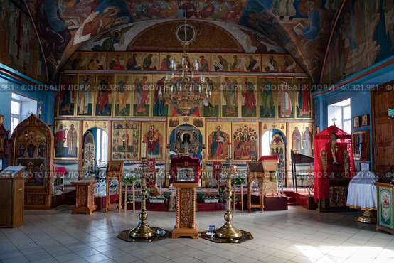 Алтарь старинной церкви Михаила Архангела. Волхов, Ленинградская область (2023 год). Стоковое фото, фотограф Виктор Карасев / Фотобанк Лори