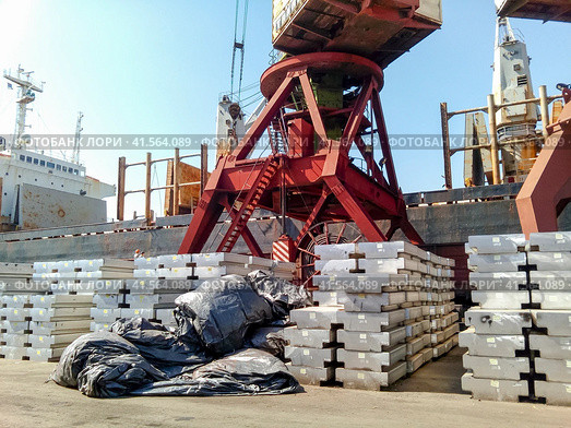 Aluminum ingots. Transportation of aluminum for export. Стоковое фото, фотограф Леонид Еремейчук / Фотобанк Лори