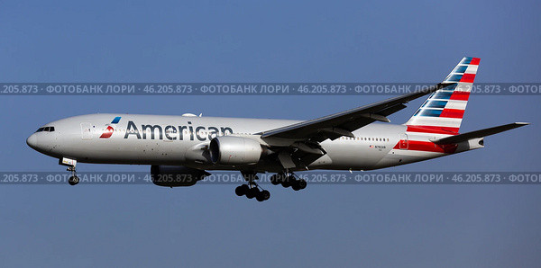 American airliner approaching to runway at El Prat Airport (2020 год). Редакционное фото, фотограф Яков Филимонов / Фотобанк Лори