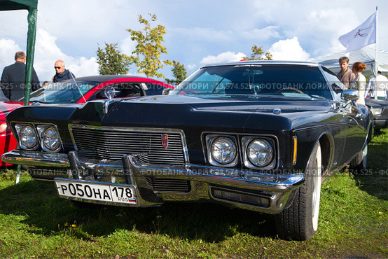 Американский автомобиль Buick Riviera Gran Sport - участник фестиваля ретроавтомобилей "Фортуна-2016" в Кронштадте. Редакционное фото, фотограф Виктор Карасев / Фотобанк Лори