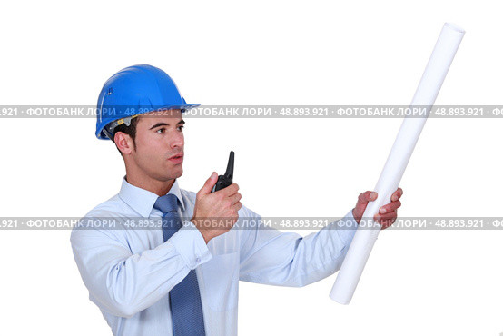 An architect giving instructions through a talkie. Стоковое фото, агентство Ingram Publishing / Фотобанк Лори