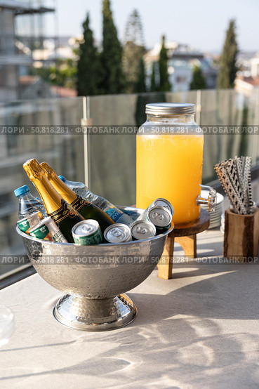 An Elegant Beverage Display Featuring Chilled Drinks and Refreshing Juice, Perfect for Any Celebration or Gathering in a Sophisticated Setting. Стоковое фото, фотограф Башкирова Анна / Фотобанк Лори