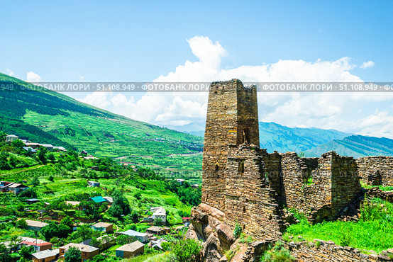 An old watchtower among the ruins of the abandoned mountain village of Kakhib on a mountainside. North Caucasus (2024 год). Стоковое фото, фотограф Константин Лабунский / Фотобанк Лори