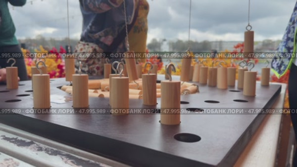 An old wooden game on the outside in which it is necessary totake wooden figurines. Стоковое видео, видеограф Ирина Старикова / Фотобанк Лори