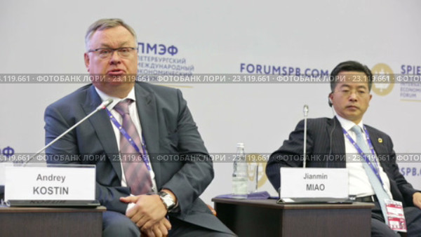 Андрей Костин - российский банкир и финансист, президент-председатель правления банка ВТБ на Петербургском международном экономическом форуме ПМЭФ-2016. Редакционное видео, видеограф Игорь Долгов / Фотобанк Лори