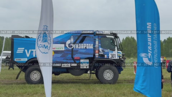 ANGARSK, IRKUTSK REGION, RUSSIA - July 13, 2025: XV International Silk Way Rally, racing competition. Video of start of famous sports blue truck No.301 KAMAZ master team in rain. Редакционное видео, видеограф Виктория Катьянова / Фотобанк Лори