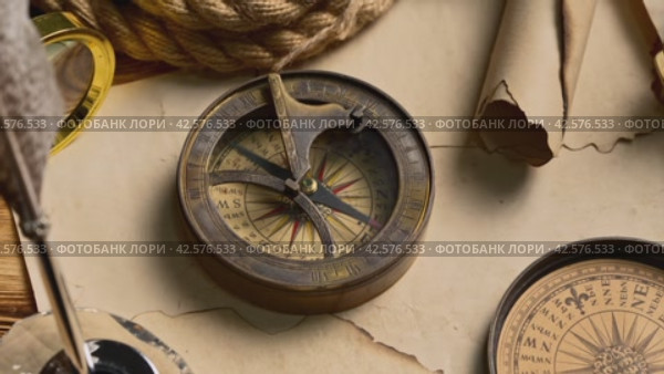 Antique Nautical Compasses on an Old World Map in Soft Lighting. Стоковое видео, видеограф Сергей Толмачёв / Фотобанк Лори