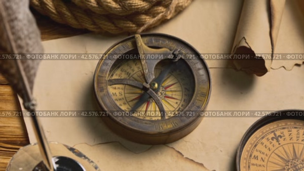 Antique Nautical Compasses on an Old World Map in Soft Lighting. Стоковое видео, видеограф Сергей Толмачёв / Фотобанк Лори