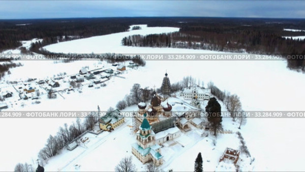 Антониево-Сйиский монастырь на Михайловском озере. Россия, Архангельская область, Холмогорский район (2020 год). Стоковое видео, видеограф Яковлев Сергей / Фотобанк Лори