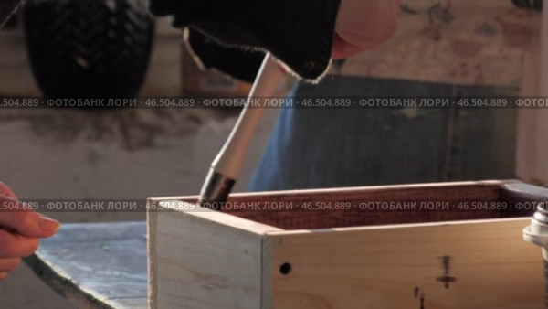 Applying wood stain to a handcrafted wooden box for a rustic finish. Стоковое видео, видеограф PAv / Фотобанк Лори