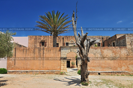 Arkadi Monastery, symbol of the struggle of Cretans against the Ottoman Empire , Rethymno, Crete, Greece. Стоковое фото, агентство BE&W Photo / Фотобанк Лори