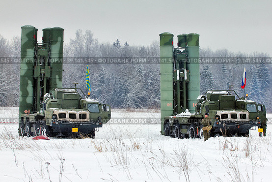 Армия России. Войска ПВО. Пусковая установка зенитно-ракетного комплекса (ЗРК) С-400 "Триумф" на позиции. (2022 год). Редакционное фото, фотограф Александр Тарасенков / Фотобанк Лори